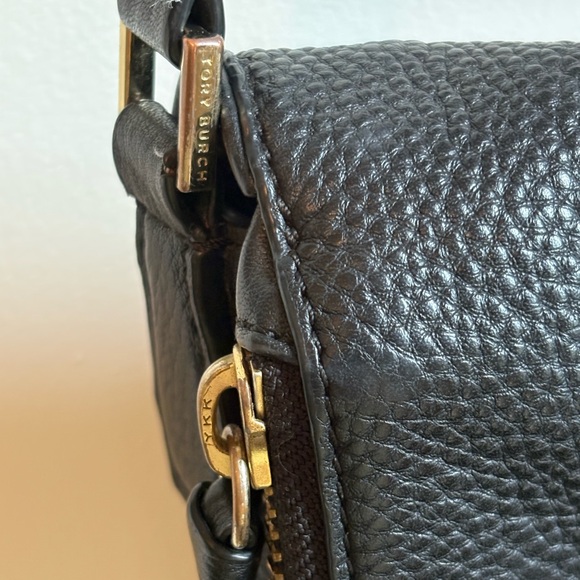 Tory Burch 🔥 Robinson Fold Over Messenger Black Pebbled Leather Crossbody Bag - Picture 4 of 12